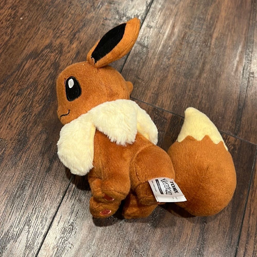 Pokemon Eevee Plush tiny 2015 in GUC